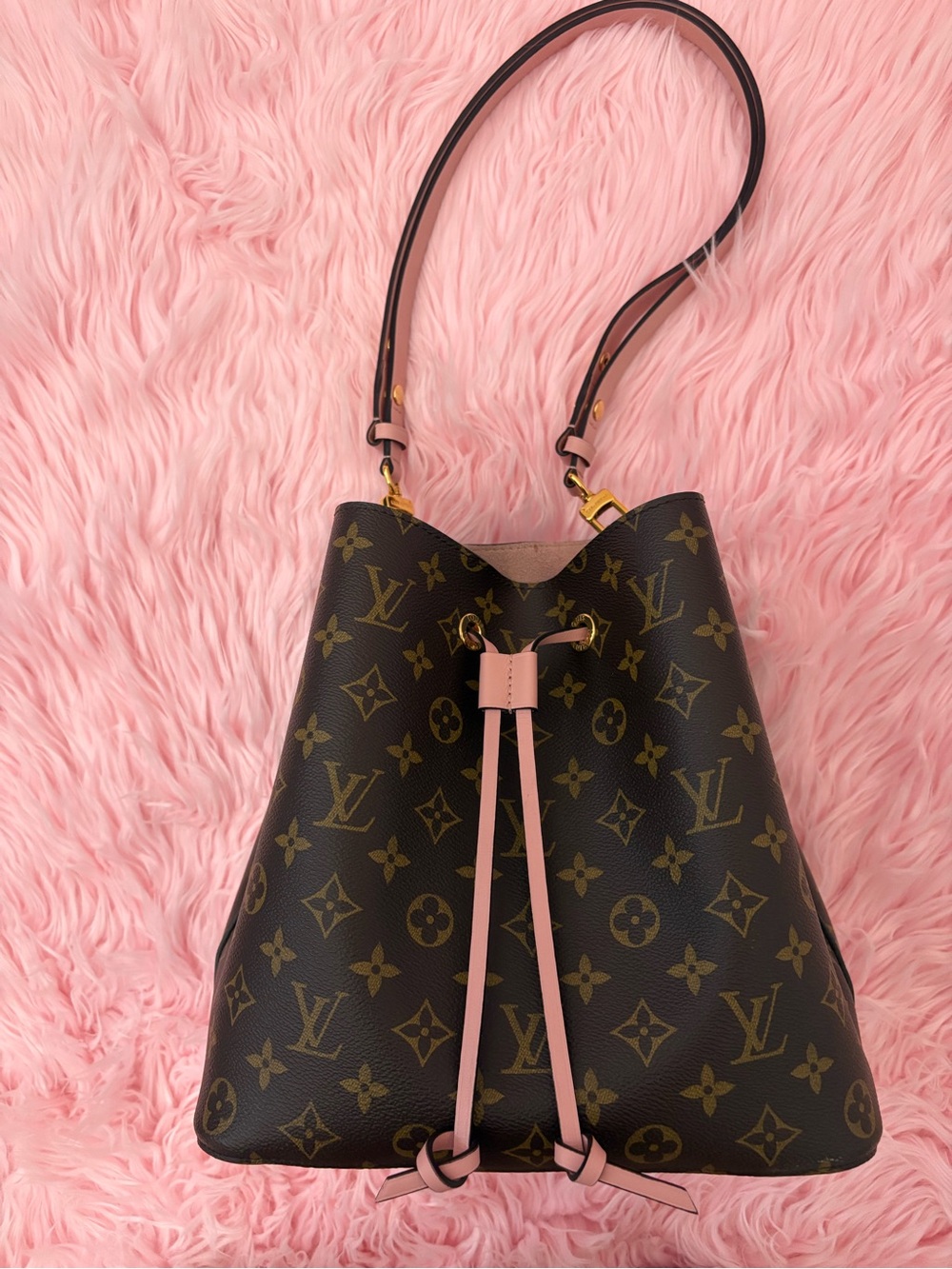 Louis Vuitton Neonoe Monogram Canvas Rose Poudre Shoulder Bucket Bag Pink
